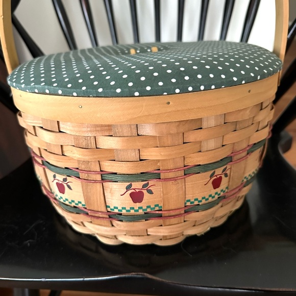 Vintage Sewing Basket Split Wood Basket APPLES Lined with Lid - Picture 4 of 12